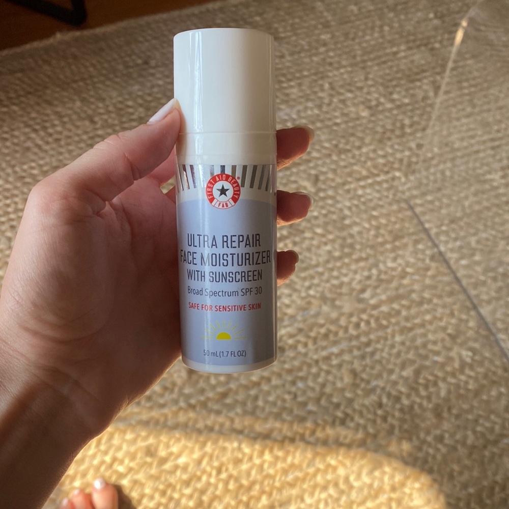 Ultra Repair Face Moisturizer with Sunscreen